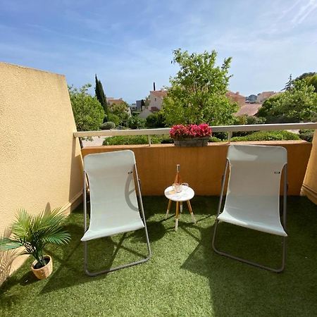 Superbe Appartement Avec Grande Terrasse Carqueiranne Luaran gambar