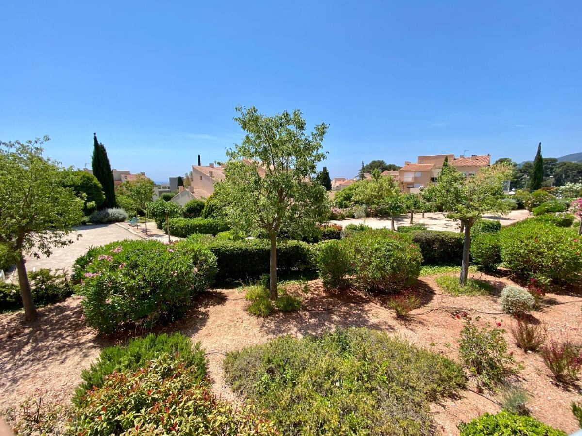 Superbe Appartement Avec Grande Terrasse Carqueiranne Luaran gambar