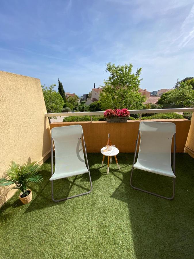 Superbe Appartement Avec Grande Terrasse Carqueiranne Luaran gambar