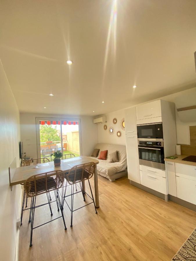 Superbe Appartement Avec Grande Terrasse Carqueiranne Luaran gambar